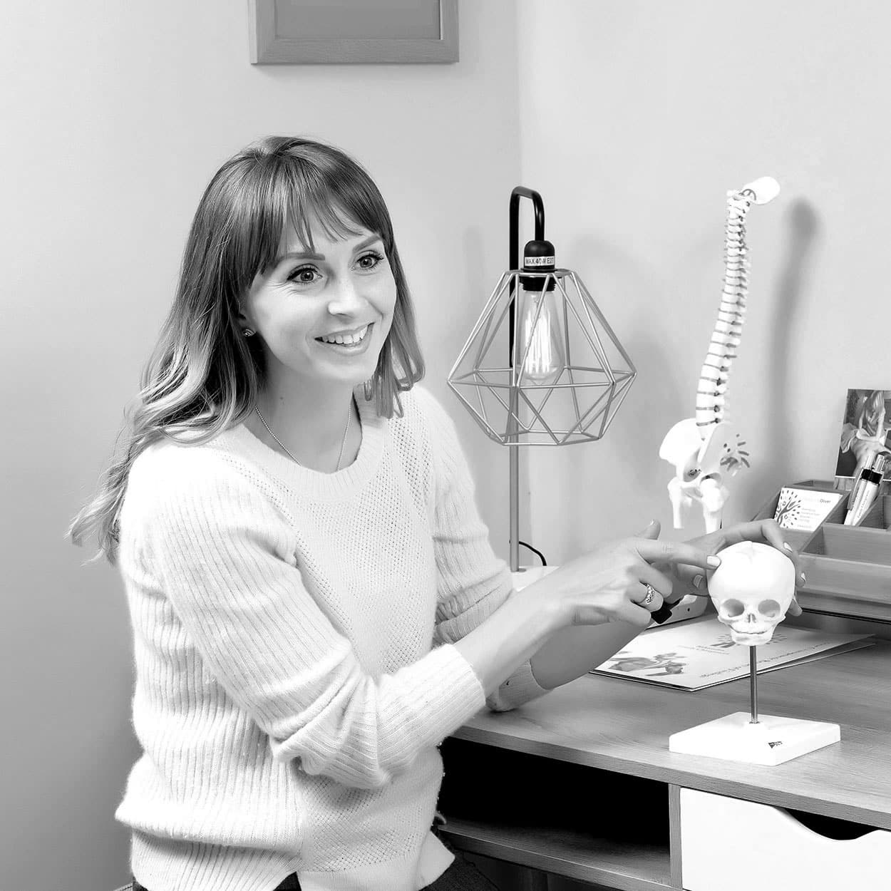 Rebecca Oliver consulting a patient at Biddenden Chiropractic. We offer a range of treatments for back, shoulder, knee and neck pain.